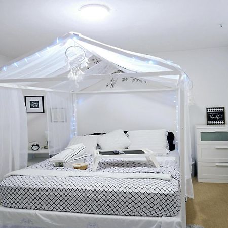 Lovely Cozy Room! With Attached Private Bath In The Heart Of Vancouver! Private Parking & Self Check-In! Kültér fotó