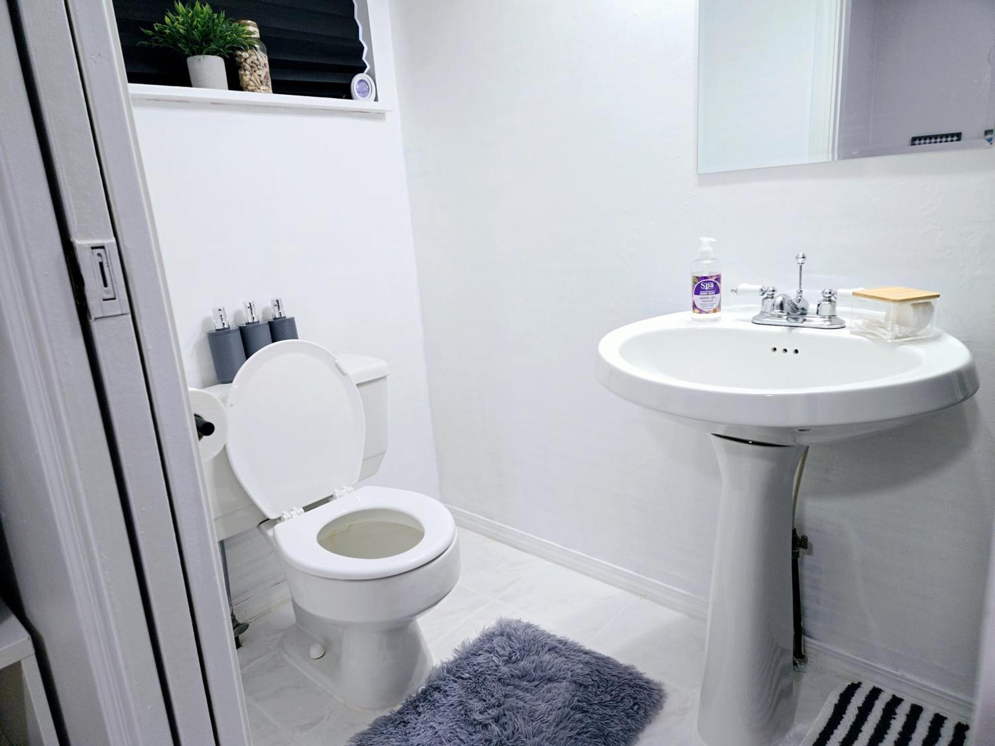 Lovely Cozy Room! With Attached Private Bath In The Heart Of Vancouver! Private Parking & Self Check-In! Kültér fotó